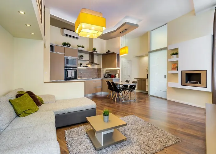 Spacious & Stylish Apartment In Downtown Budapest